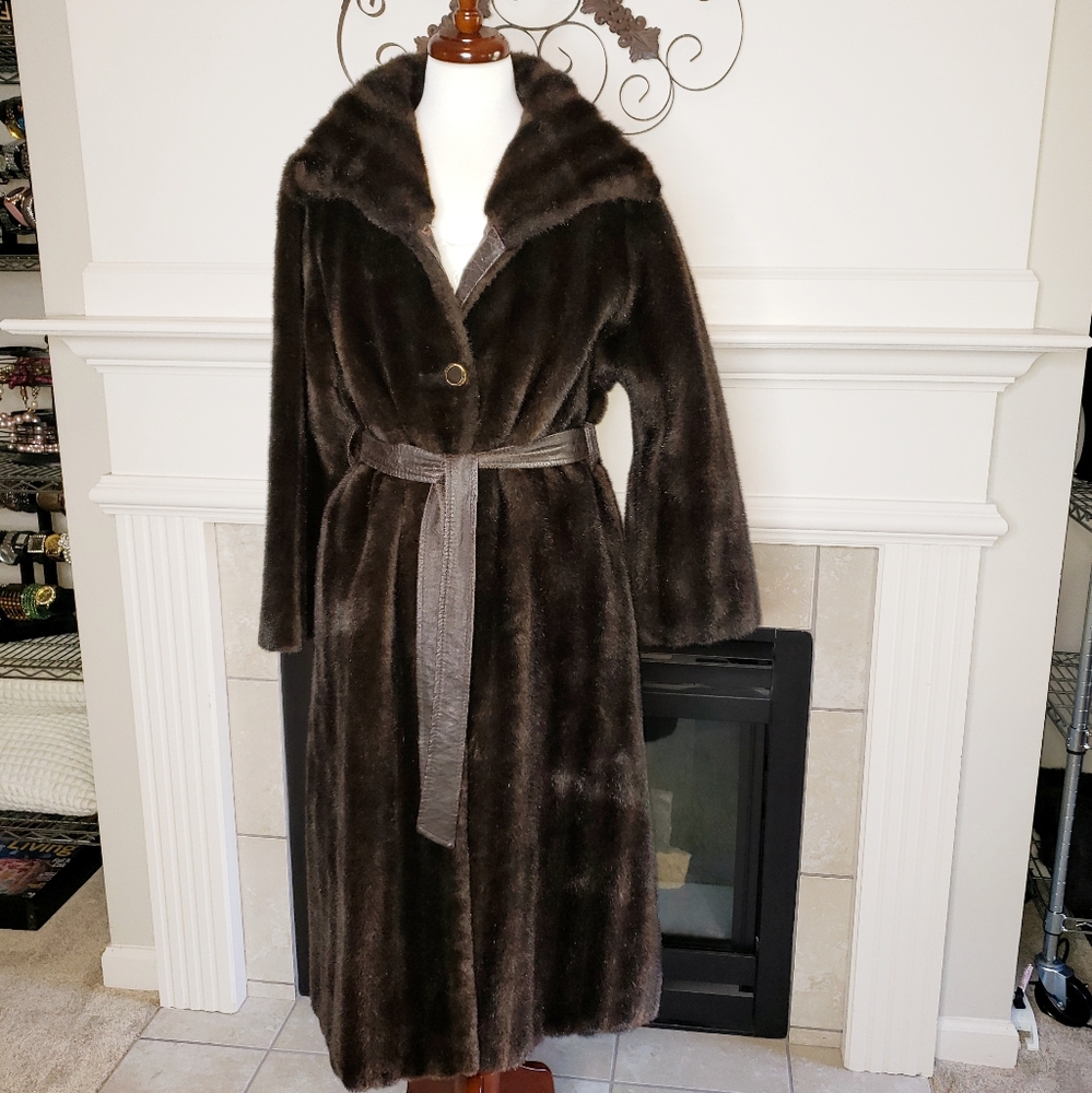 Ladies Brown ILGWU deBall Fashion Fur Coat Europe
